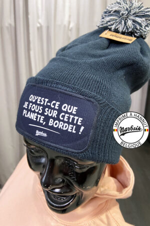 Bonnet QU’EST-CE QUE JE FOUS SUR CETTE PLANÈTE